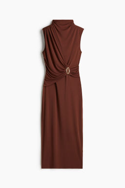 Vestido drapeado con cuello perkins