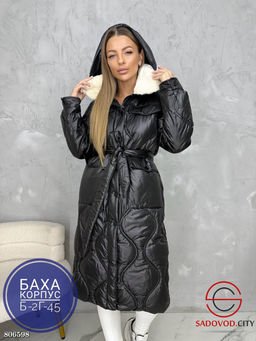 куртка с капюшоном и воротником из меха