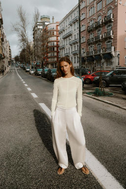 PANTAL?N BARREL SATINADO / Crudo