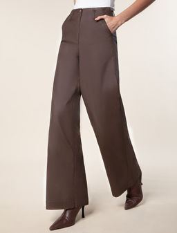 VILATTE / Свободные брюки из эластичного хлопка с покрытием под кожу