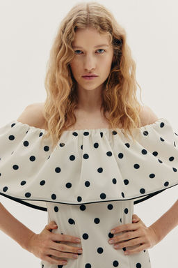 Vestido off-the-shoulder