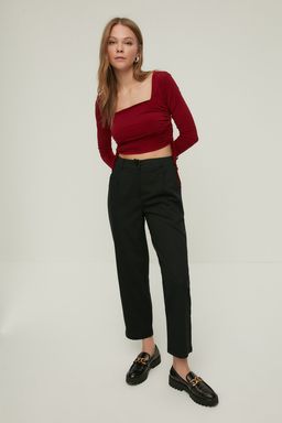 Trendyolmilla Lacivert Kare Yaka Buzgu Detayl? Fitted/Vucuda Oturan Crop Esnek Orme Bluz TWOAW22BZ0263