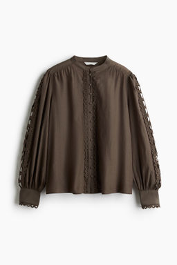Blusa con detalles de encaje