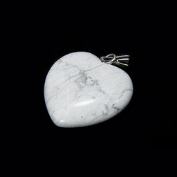 Подвеска Сердечко из камня Белый кохолонг оберег на любовь и творческое вдохновение 2см