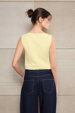 Teen Ac?k Sar? Fitted/Vucuda Oturan Kay?k Yaka Kolsuz Crop Pamuklu Esnek Orme Bluz TWOSS26BZ00035