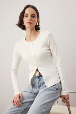 Ekru Dugmeli Vucuda Oturan Esnek Orme Bluz TWOAW26BZ00007