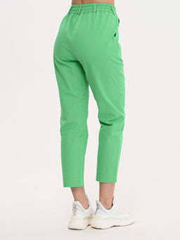 Легкие и комфортные летние брючки из хлопка с добавлением лайкры.