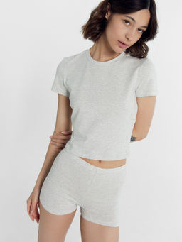 Комплект женский (футболка, шорты) в сером цвете