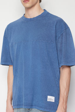 Indigo Oversize/Genis Kesim Dikisli Etiketli Soluk Efektli %100 Pamuk T-Shirt TMNSS24TS00005 - Trendyolmilla фото 5