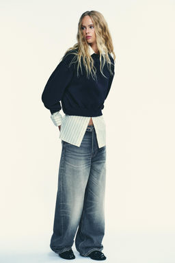BASIC PLUSH SWEATSHIRT