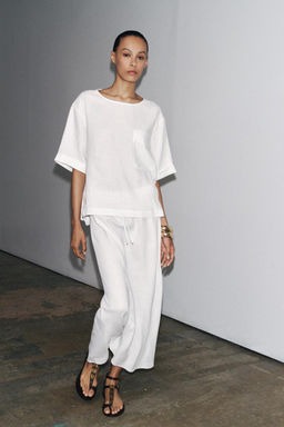 LEATHER SANDALS WITH ADORNMENT