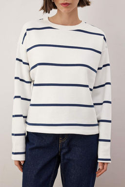 Ekru Cizgili Regular/Normal Kal?p Bisiklet Yaka Orme Sweatshirt TWOAW26SW00255 - Trendyolmilla фото 3