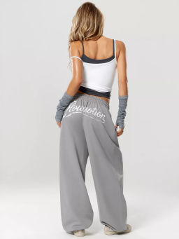 Спортивные брюки свободного кроя