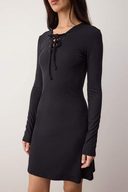 Siyah Duz K?sa / Mini Orme Elbise TWOAW26EL00225 - Trendyolmilla фото 3