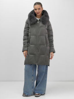 Пальто зимнее утепленное с мехом и капюшоном тренд темно-зеленого цвета 7630TZ - Visdeer фото 15