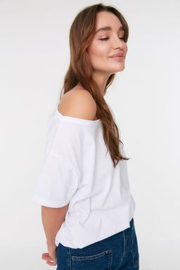 Beyaz %100 Pamuk Oversize/Genis Kal?p Kay?k Yaka Orme T-Shirt TWOSS20TS0140