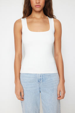 Ekru Kare Yaka S?f?r Kol Pamuklu Esnek Fitted/Vucuda Oturan Orme Atlet TWOSS24AL00013