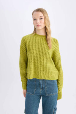 Крутой вязаный свитер оверсайз с широким кроем и круглым вырезом