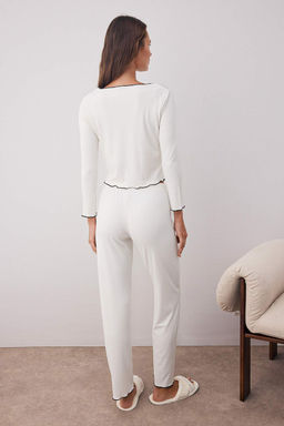 Beyaz Kurdele/Fiyonk Detayl? Fitilli Orme Pijama Tak?m? THMAW26PT00096
