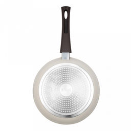 Сковорода с антипригарным покрытием д28см Hygge, h5,3см, s3,3мм, дно д22,7см, s3,8мм, кованый алюминий, съемная бакелитовая ручка с покрытием soft-touch, молочный/коричневый, TalleR (Китай) Подходит для всех видов плит, включая индукционную. - Домашняя мода фото 4