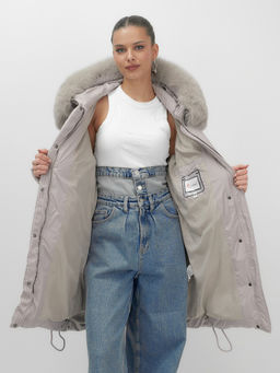 Пальто зимнее утепленное с мехом и капюшоном тренд светло-коричневого цвета 7745SK - Visdeer фото 9