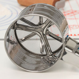 Кружка - сито для просеивания муки Доляна, металл, серебристая