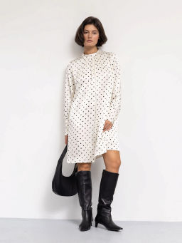 Платье со сборкой по горловине