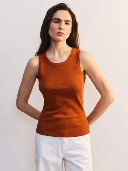 Базовая майка с вырезом халтер TOP0526-23 / Zarina