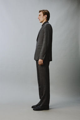 PANTAL?N REGULAR FIT TRAJE ESTRUCTURA / Marr?n oscuro