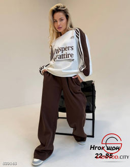 Спортивный женский костюм