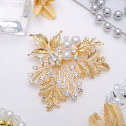 Брошь Папоротник, цвет белый в золоте