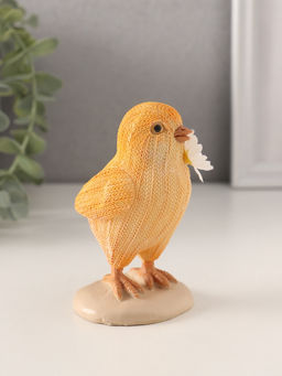 Фигурка полистоун Вязаный цыплёнок с ромашкой в клюве, 5.5?5.5?10 см