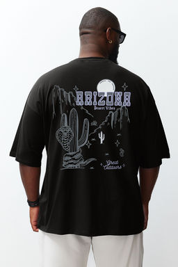 TRENDYOL MAN Siyah Oversize/Genis Kesim Bisiklet Yaka K?sa Kol S?rt Bask?l?Buyuk Beden T-Shirt TMNSS25BF00003