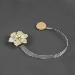 Цена за 2 шт. Подхват для штор «Цветок», d = 5,5 см, цвет молочный/золотой