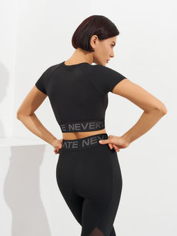 Эластичный черный рашгард с брендированием на резинке - NEVERLATE фото 2