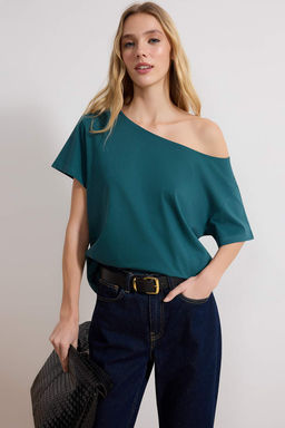 Zumrut Yesili %100 Pamuk Oversize/Genis Kal?p Kay?k Yaka Orme T-Shirt TWOSS20TS0140