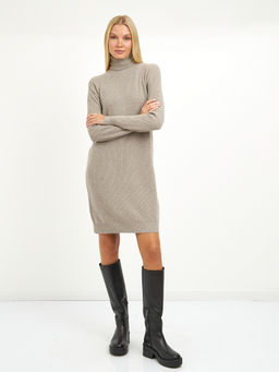 платье серое с длинными рукавами