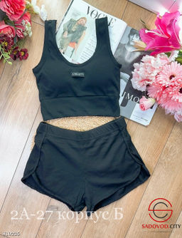 Комплект белья с женским топом и трусами