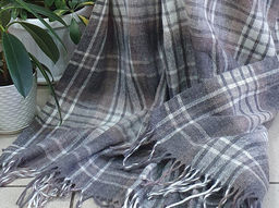 Плед 50% шерсть 140*200 "Метро" цв. бел-т.сер-кор (Россия Белтекс)