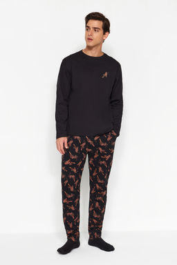 TRENDYOL MAN Siyah Regular Fit Bask?l? Orme %100 Pamuk Pijama Tak?m? TMNAW24PT00010