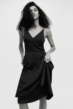 Vestido de tirantes con escote en V - H&m фото 3