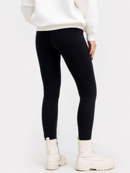 Меховые женские легинсы в черном цвете черный 142273 - Mark formelle фото 4