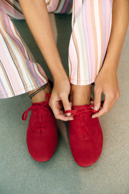 ZAPATILLA PIEL BLUCHER / Rojo