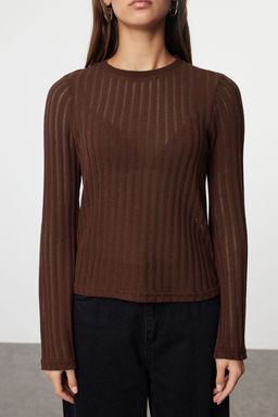 Koyu Kahverengi Transparan Triko Gorunumlu Kumas Regular Boy Bisiklet Yaka Orme Bluz TWOAW24BZ00094