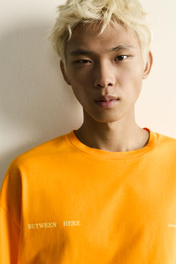 CAMISETA RELAXED FIT BORDADO COMBINADO / Naranja - Zara фото 5
