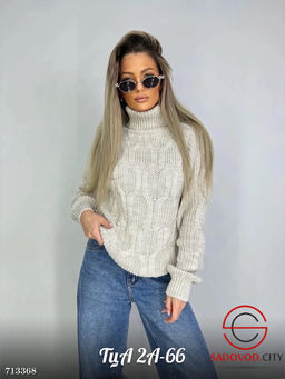 Свитер с воротом женский