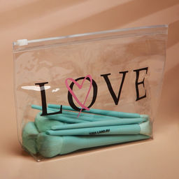 Цена за 2 шт. Косметичка из прозрачного PVC 21×2×14 см «LOVE»