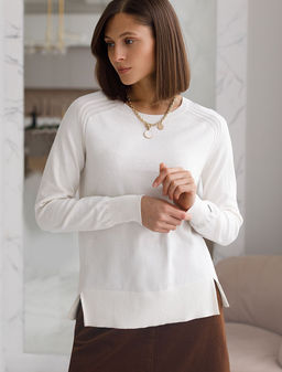 D39.350 Джемпер женский натуральный белый