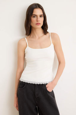 Siyah-Ekru Duz Fitted Havuz Yaka Ince Ask?l? Kolsuz Pamuklu Esnek Orme Atlet TWOSS26AL00038 - Trendyolmilla фото 5