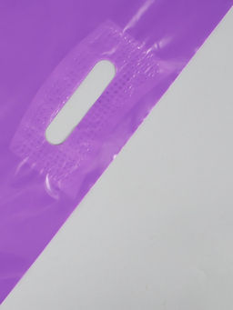 Цена за 50 шт. Пакет полиэтиленовый с вырубной ручкой, фиолетовый, 40х50 см, 60 мкм